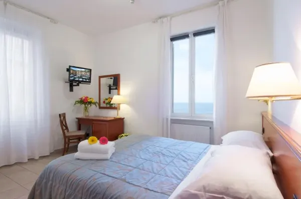 Albergo La Camogliese Bedroom