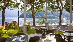 Albergo Lenno outside near lake