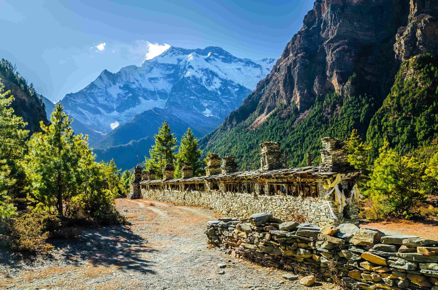 Annapurnas circuit track foothills