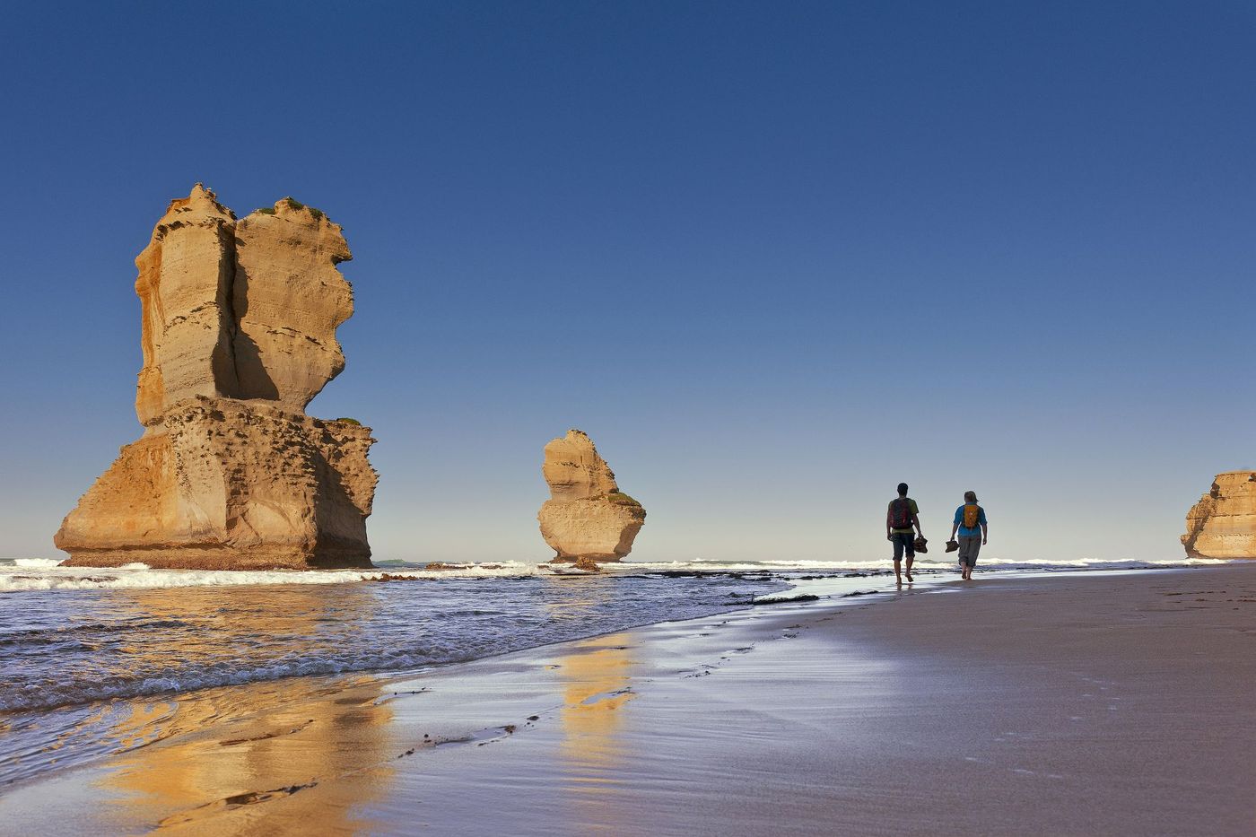 Beach-Walk-Among-the-Twelve-Apostles