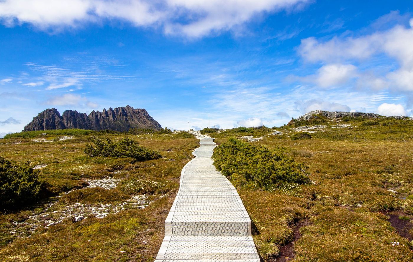 Boardwalk-to-Kitchen-Hut-Cradle-Mountain