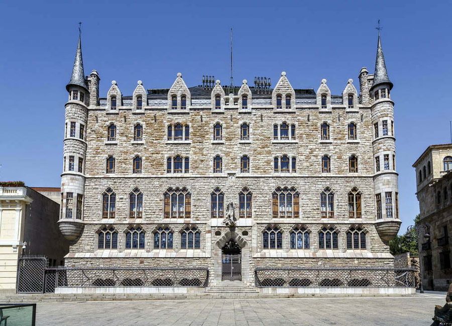 Casa Botines Leon
