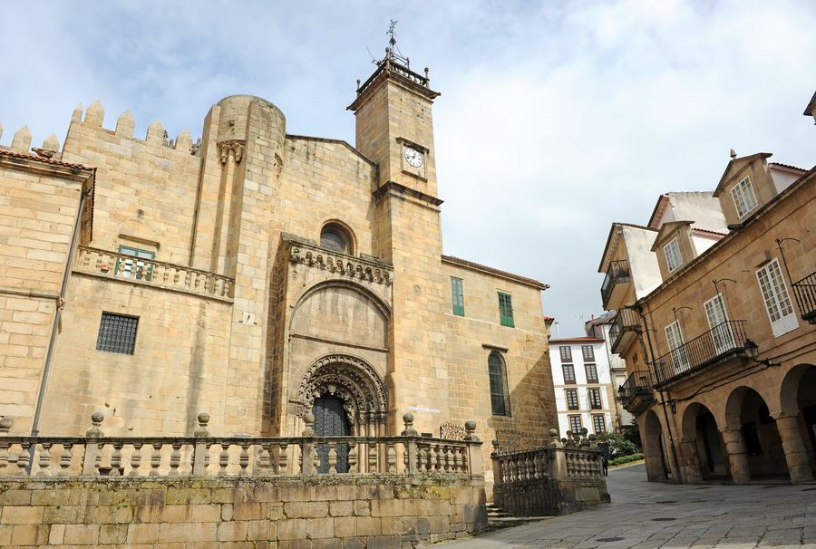 Cathedral in Ourense camino way