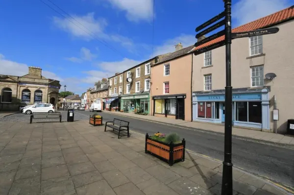 Centre of Britain Hotel Out