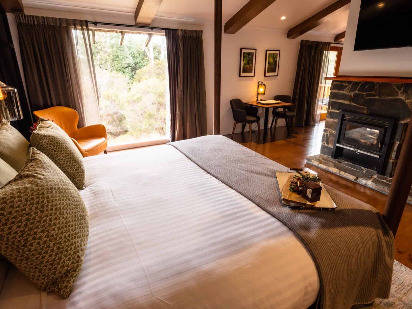 Cradle-Lodge-Room-with-Fireplace