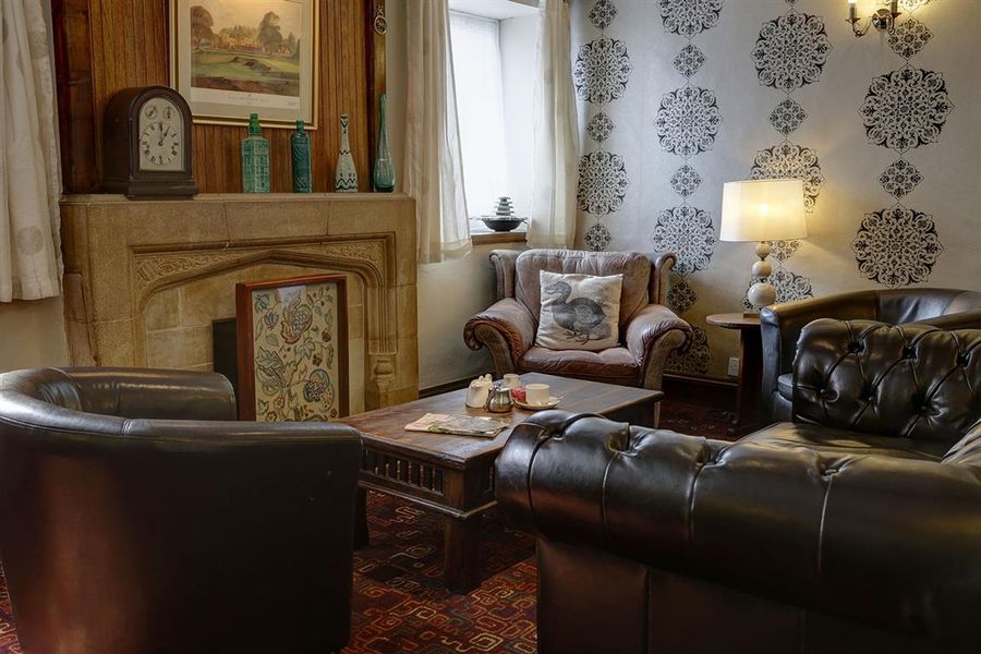 English-compass-inn-fireplace