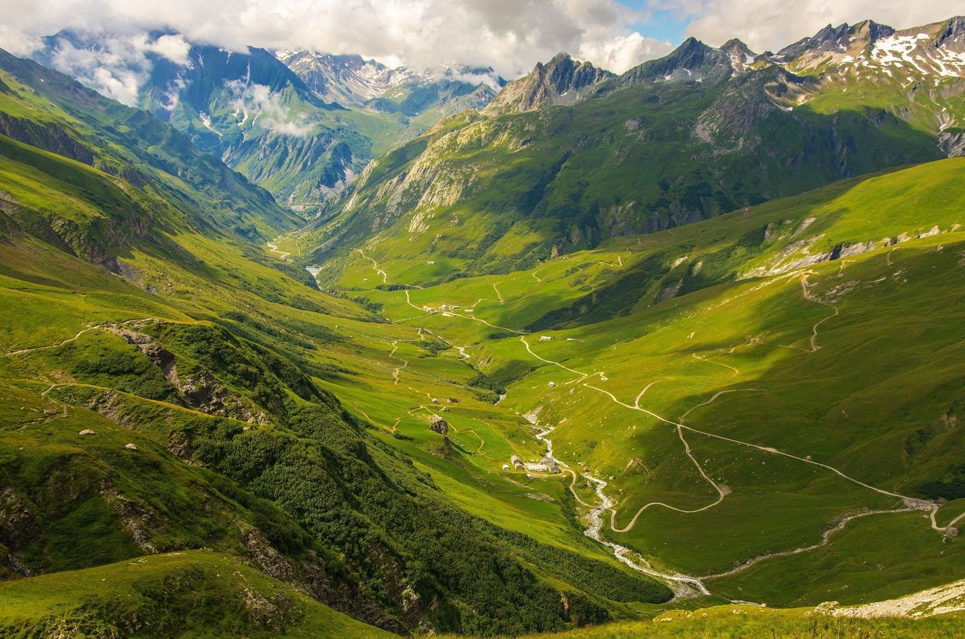 Expansive-Val-Ferret-in-the-Italian-Alps-Mont-Blanc