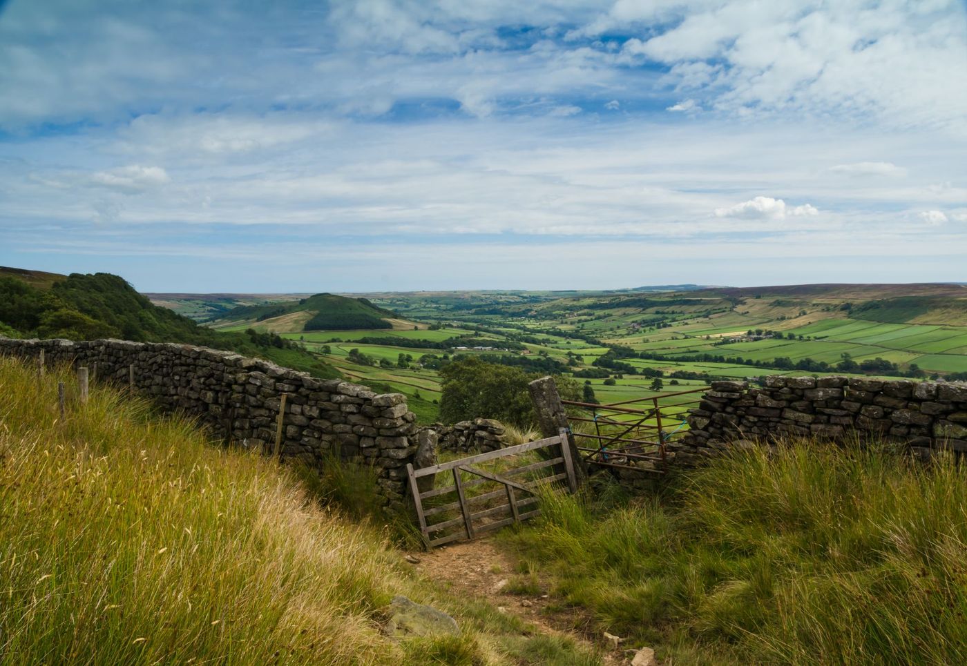 Footpath-and-gate-to-Fryup-Dale