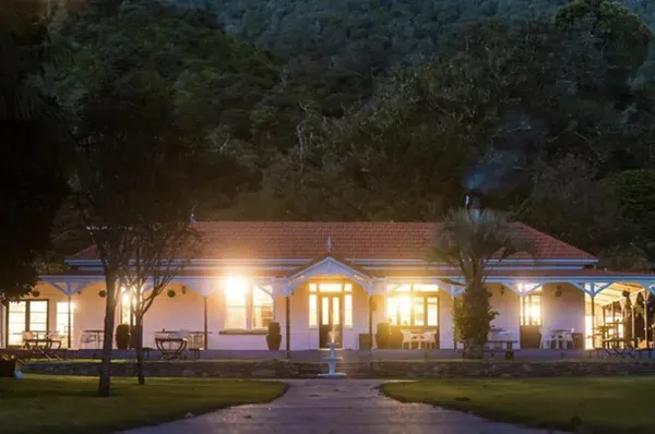 Furneaux lodge outside