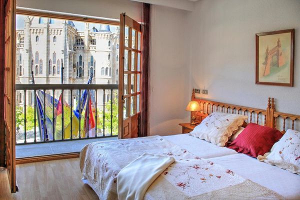 Gaudi hotel bedorom
