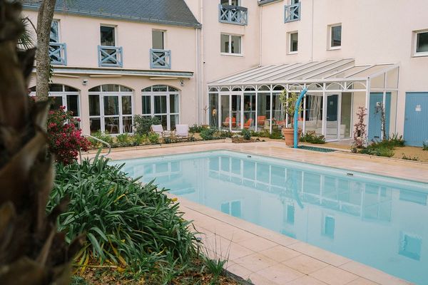 Hôtel Aigue Marine pool