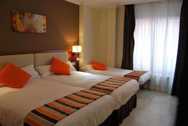 Hotel Anunciada triple sharing