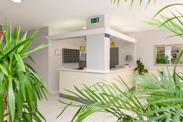 Hotel Bradomin reception