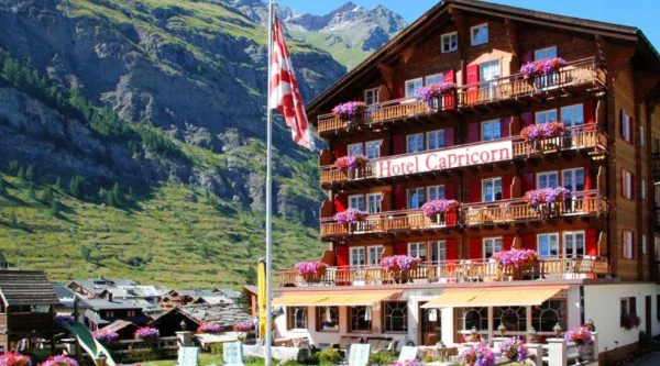 Hotel Capricorn Out