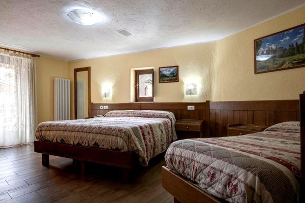 Hotel Cecchin twin room.