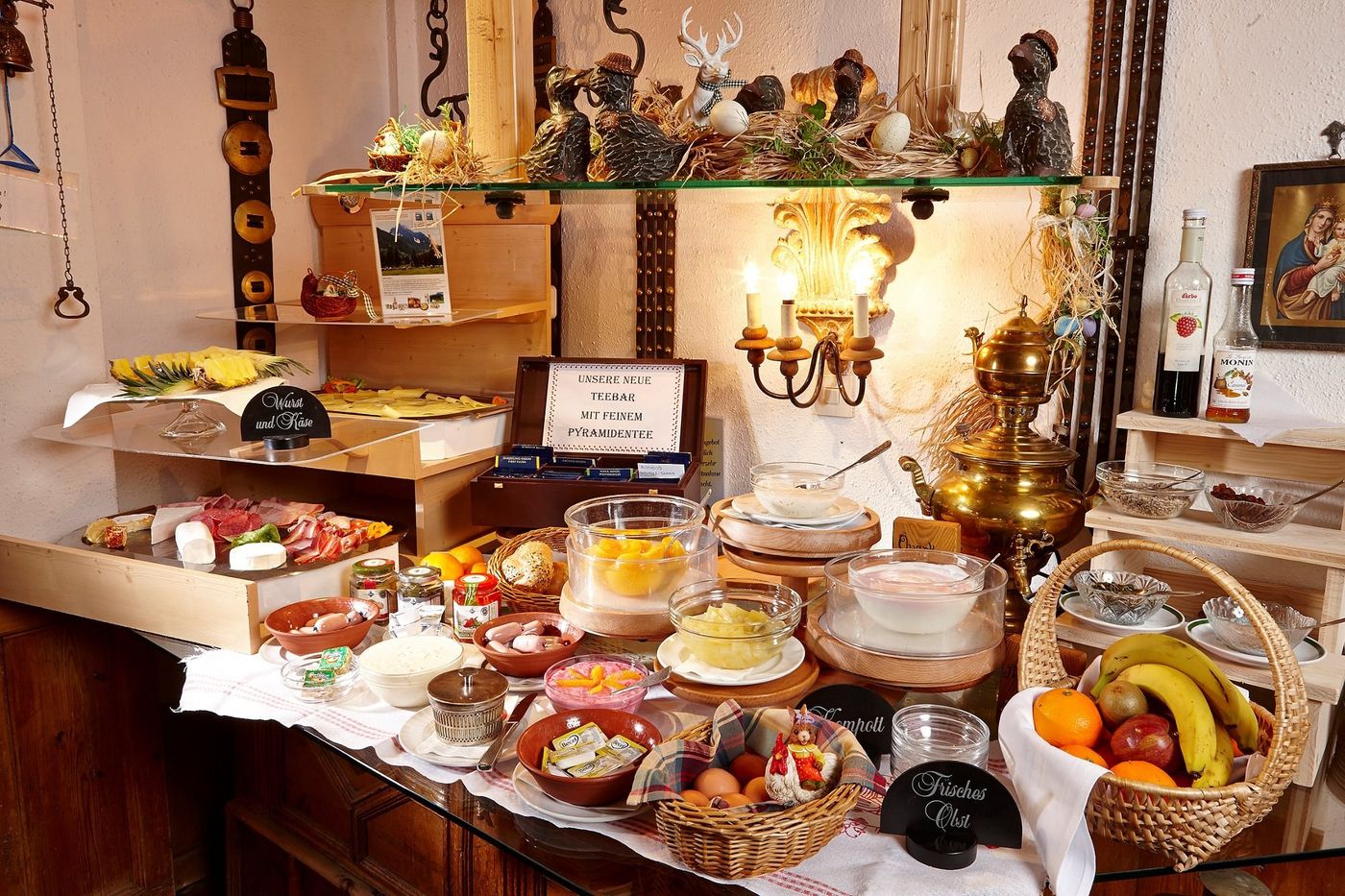 Hotel Gästehaus Bichlerhof breakfast buffet