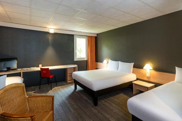 Hotel Ibis twin room