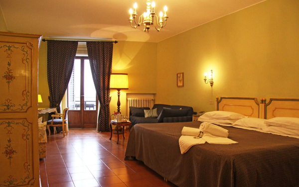 Hotel La Cisterna Bedroom 2
