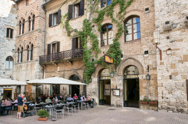 Hotel La Cisterna Entrance