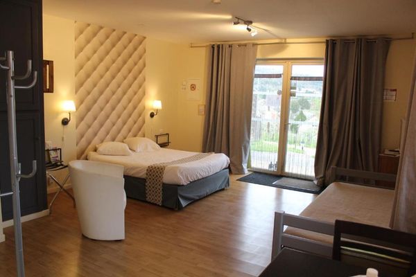 Hotel La Peyrade twin room