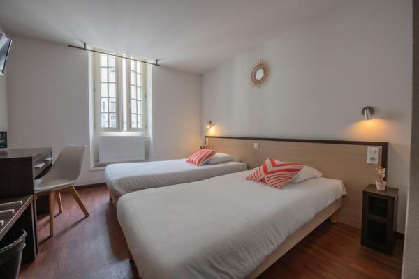 Hotel Le Commerce twin room