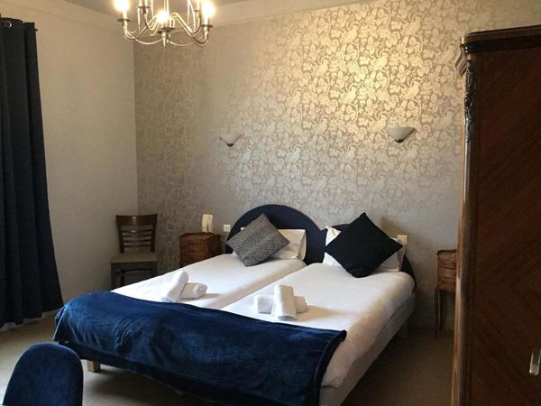 Hotel Le Pont Napoleon twin share