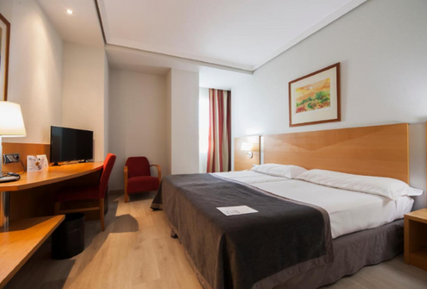 Hotel Luis Silken Leon Bedroom