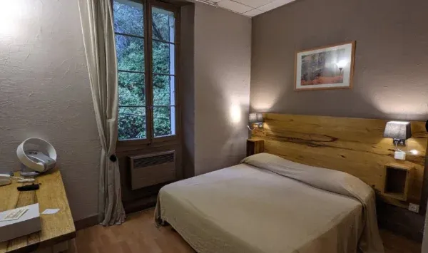 Hôtel Montmirail Bedroom 3