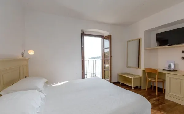 Hotel Paradiso bedroom