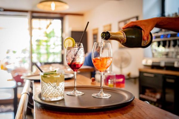 Hôtel Restaurant Henri IV wine