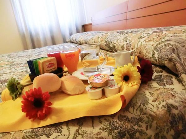 Hotel Roma breakfast in bed