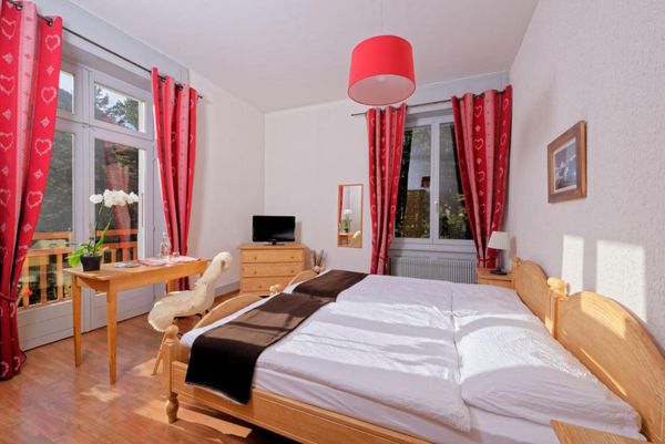 Hotel Splendide Champex bedroom