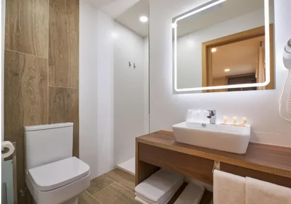 Hotel casa teodara bathroom