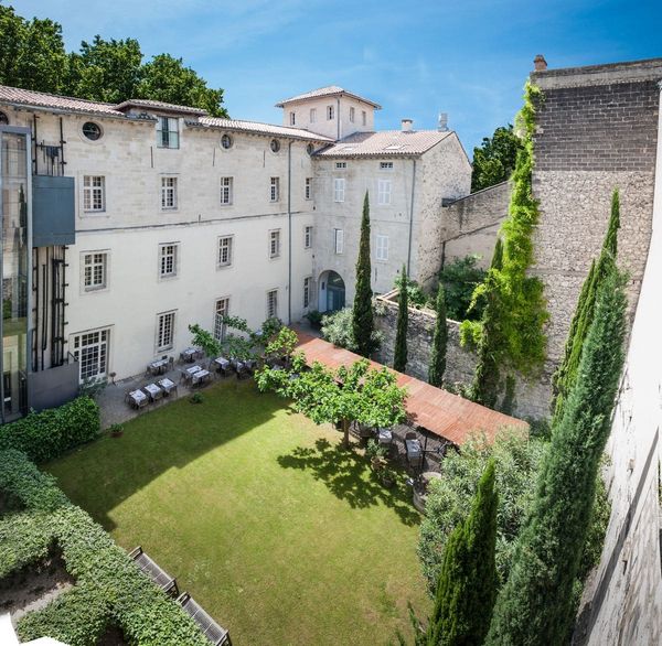 Jardin-Cloitre-Saint-Louis-Avignon-Hotel-min