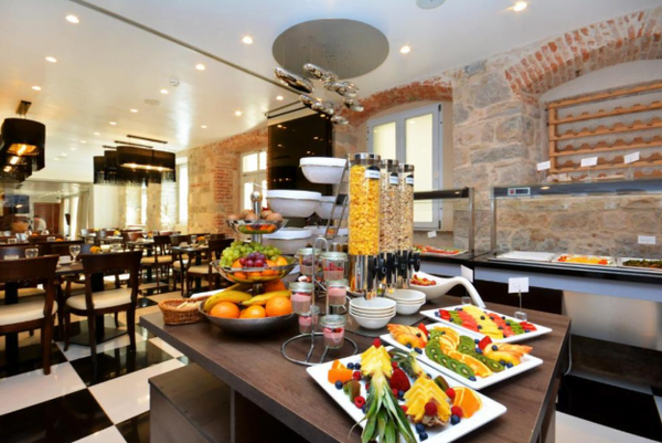 Jupiter Hotel Split restaurant breakfast small