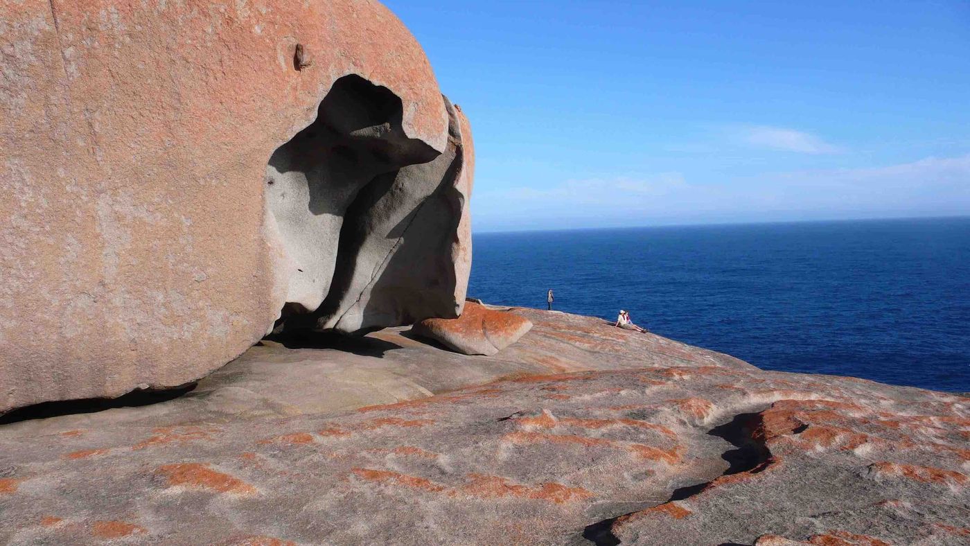 KI couple sitting at Remarkable Rocks