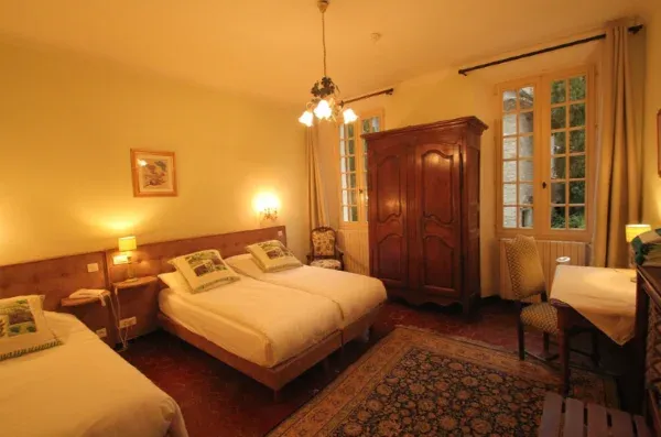 Le Beffroi Bedroom1