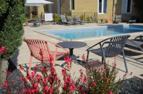 Le Château Fines Roches 4 Pool
