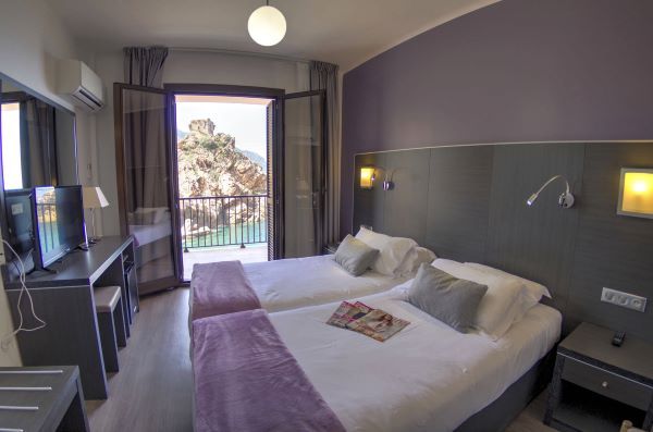 Les Flots Bleus twin room