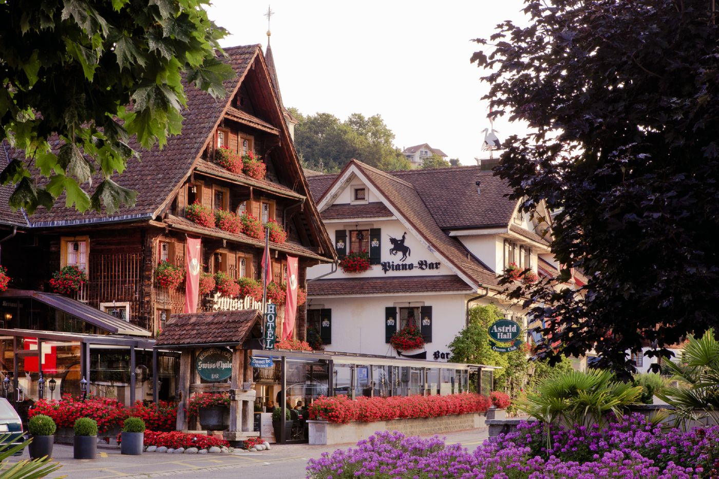 Merlischachen, Swiss Chalet exterior