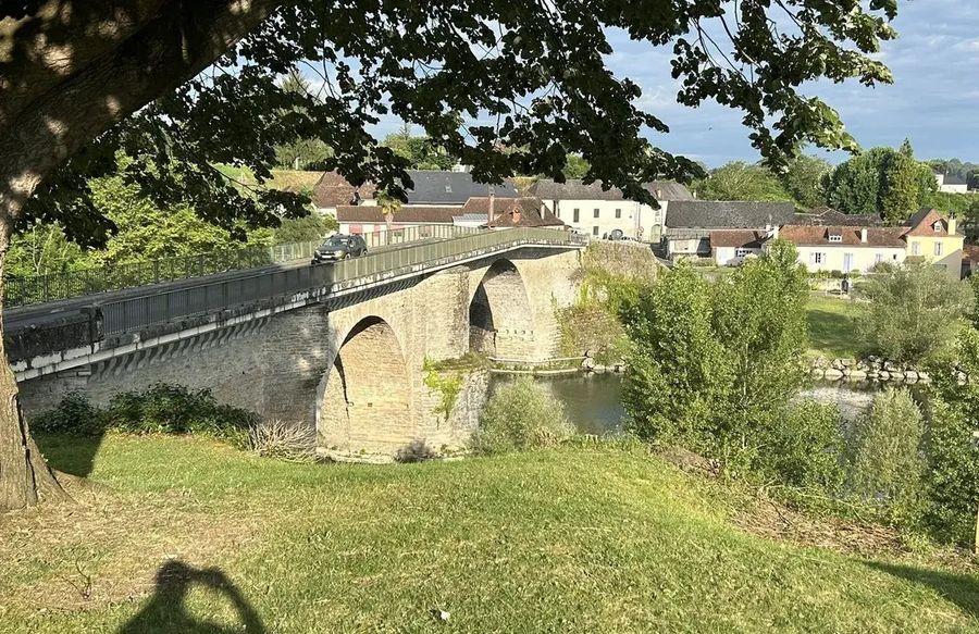 Medieval bridge in NAVARRENX – AROUE