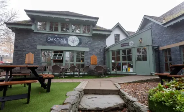 Oak Tree Inn