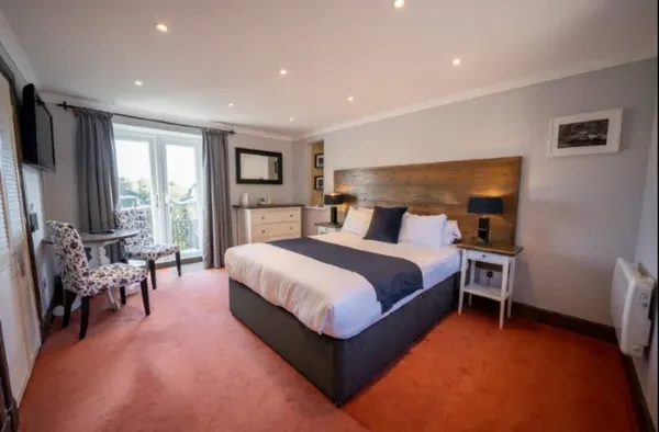 Oak Tree Inn Bedroom 2