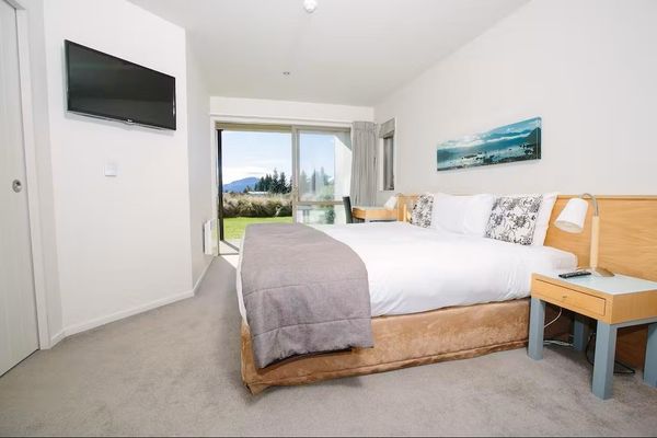 Oakridge resort Wanaka double room