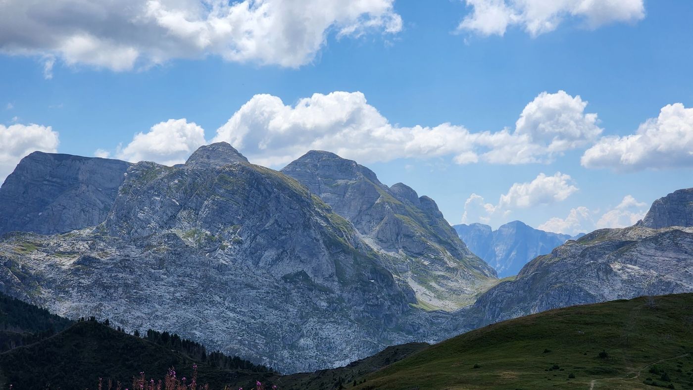 Peak Views in Vusanje