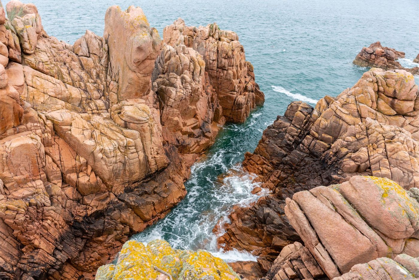 Pink granite rocks in Bréhat Island