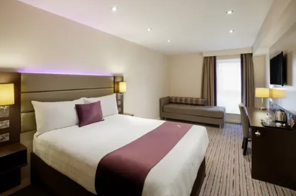 Premier Inn Milngavie Bedroom