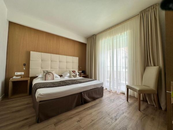 Revellata Hotel Room