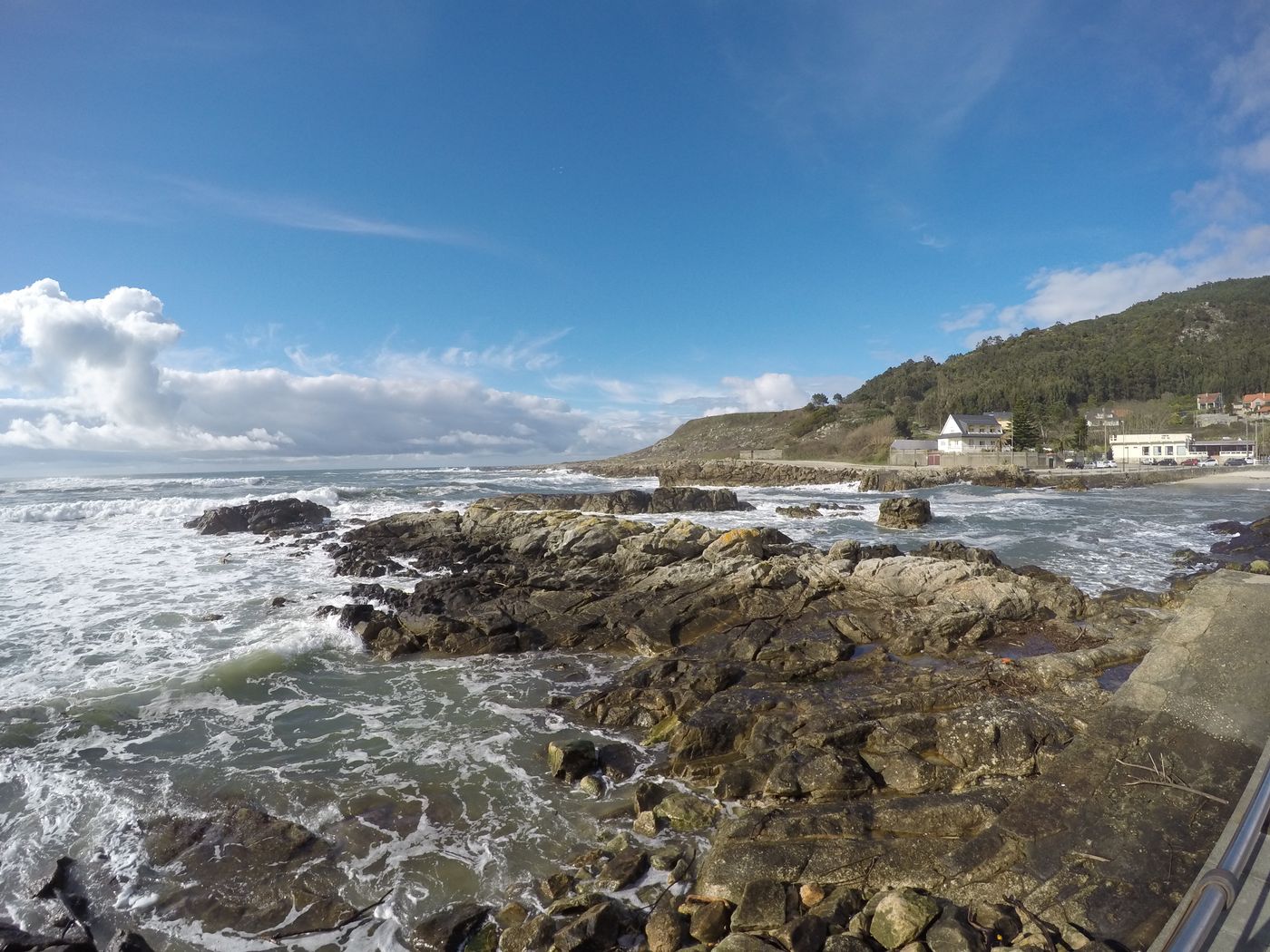 Rocky-Coastline-with-Crashing-Waves-on-the-Coastal-Camino