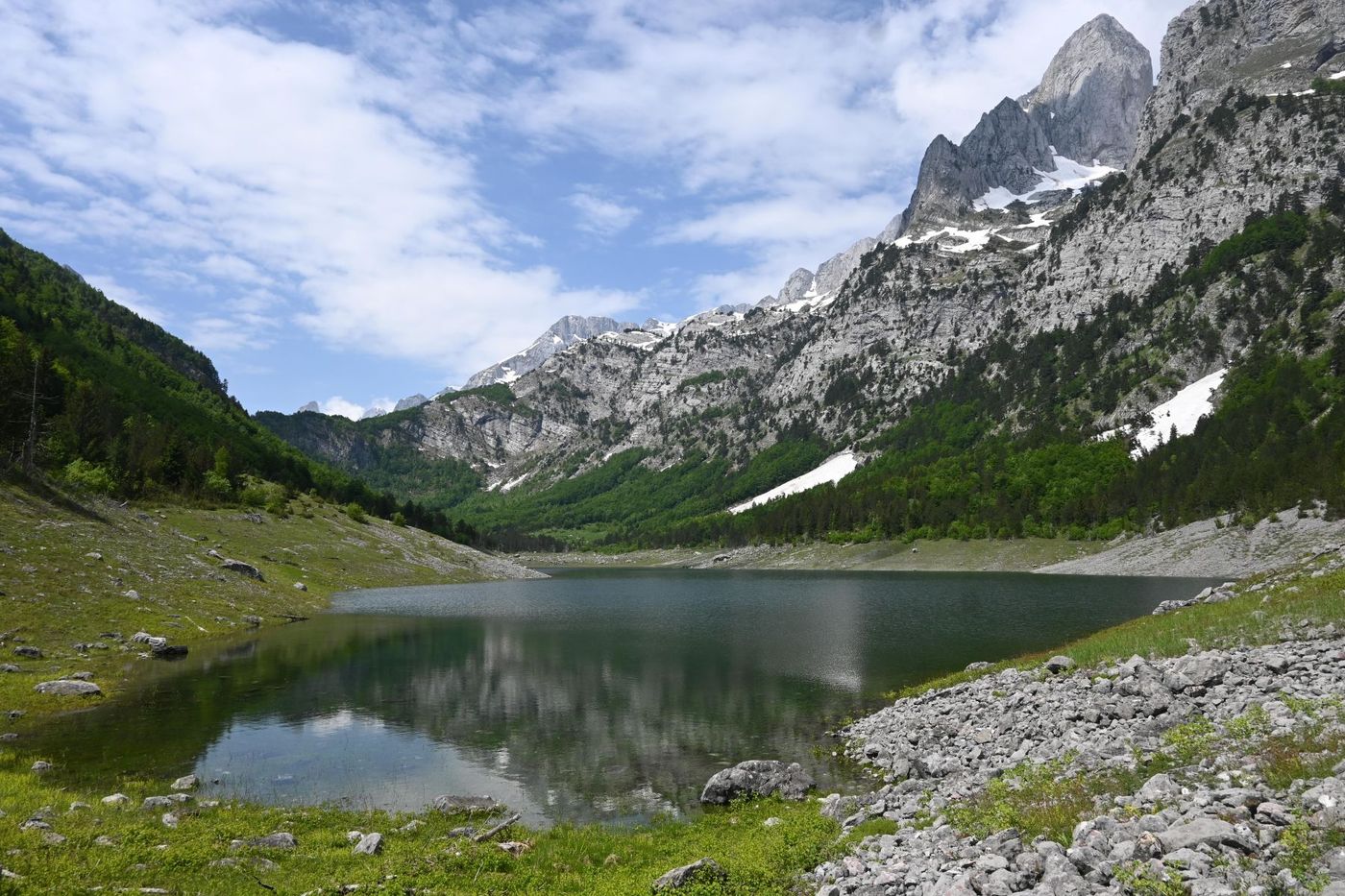 Ropojana Lake with a great peak view